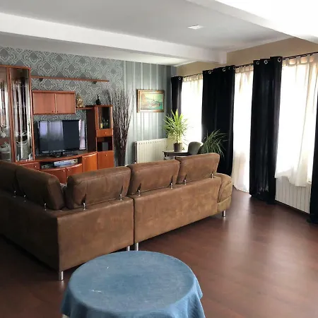 Estudios Deusto 4* بلباو